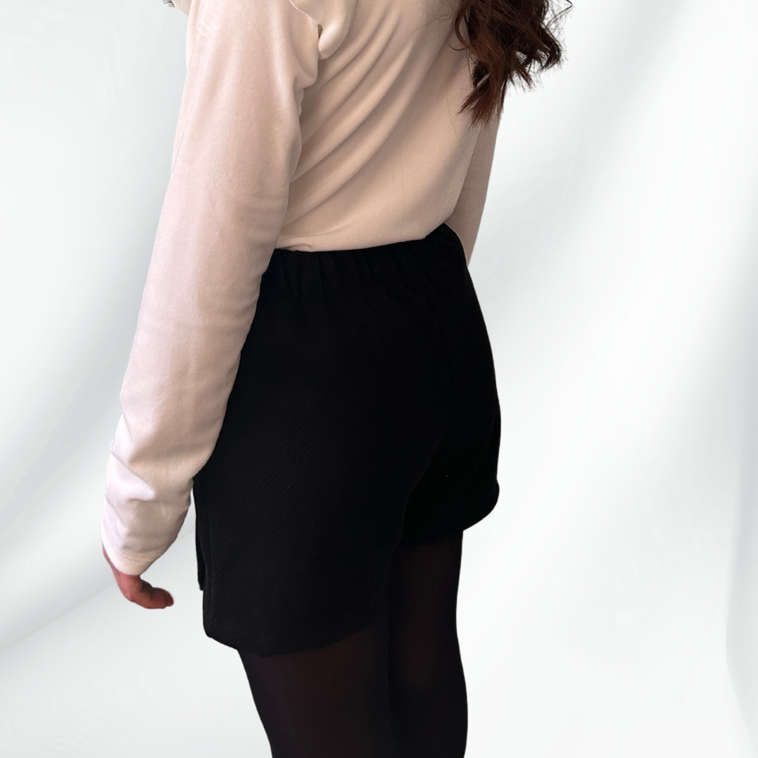 Jupe Short Noire avec Noeud - 30 %