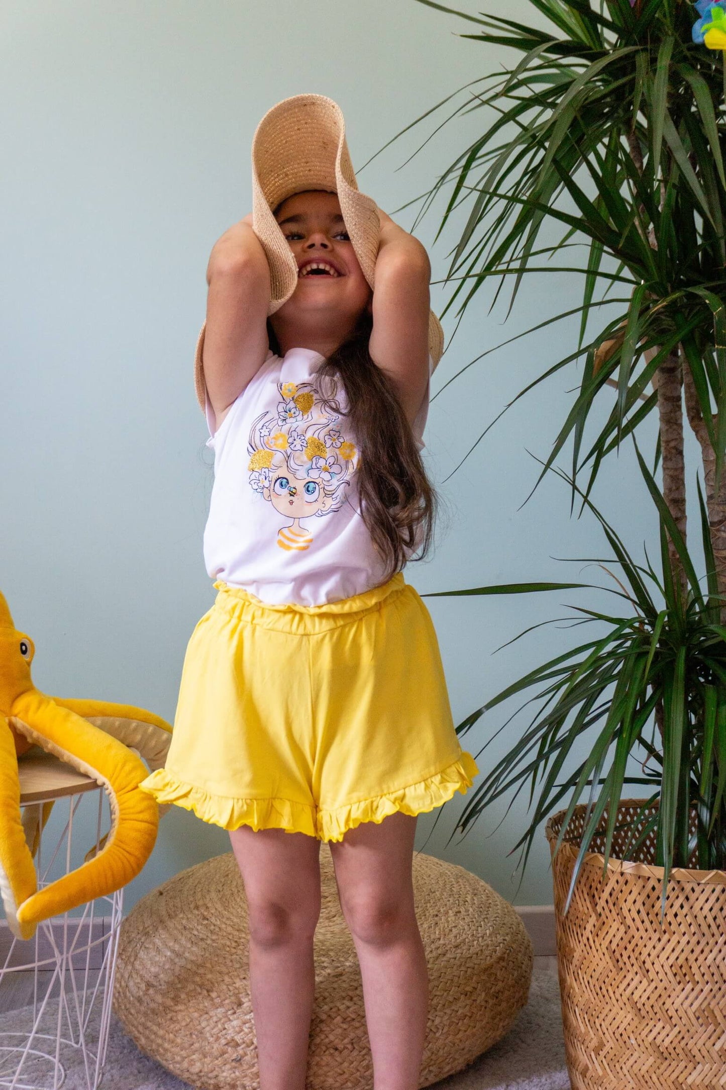 Short fille uni à volant jaune